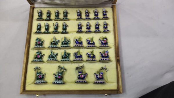 chess board figurines